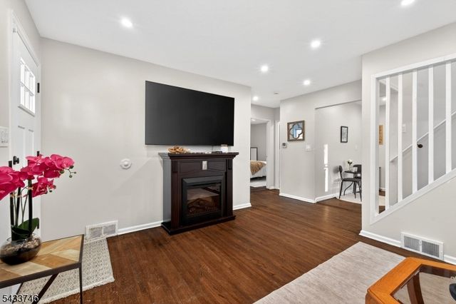 5 Lois Ave, East Brunswick Twp., NJ 08816
