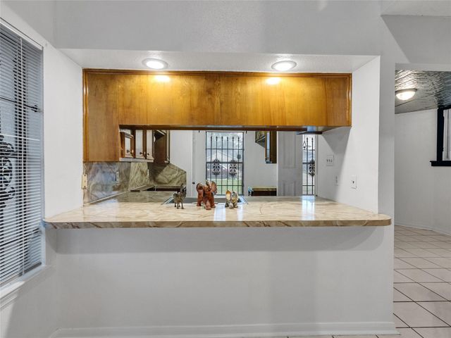 6715 Sandy Oaks Drive, Houston, TX 77050