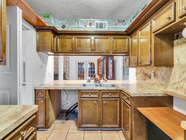 6715 Sandy Oaks Drive, Houston, TX 77050