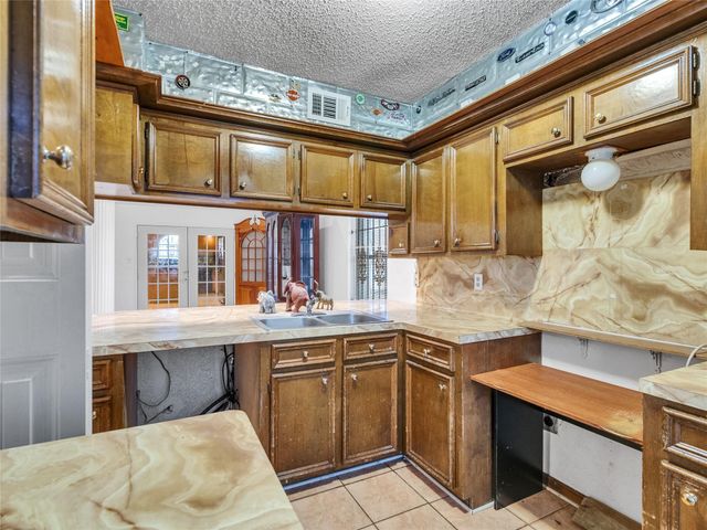 6715 Sandy Oaks Drive, Houston, TX 77050