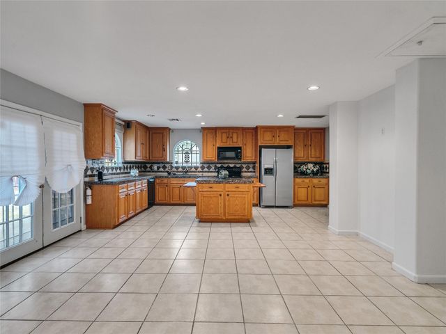 6715 Sandy Oaks Drive, Houston, TX 77050