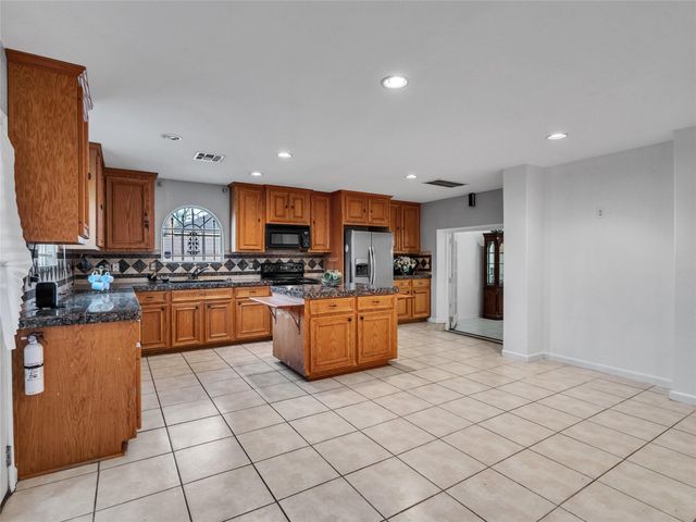 6715 Sandy Oaks Drive, Houston, TX 77050