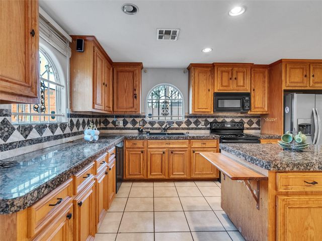 6715 Sandy Oaks Drive, Houston, TX 77050