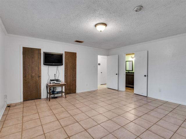 6715 Sandy Oaks Drive, Houston, TX 77050