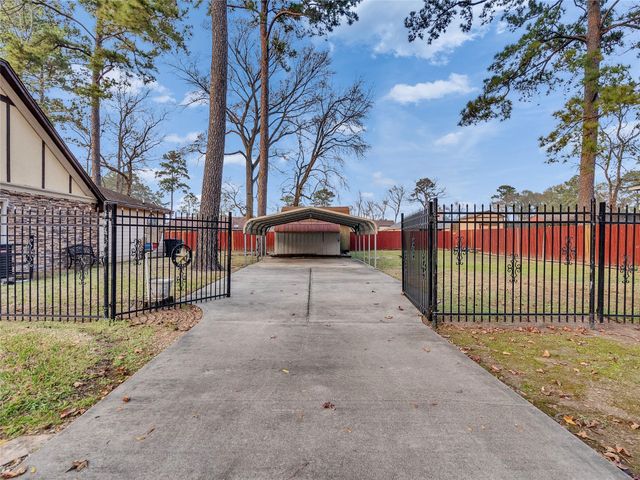 6715 Sandy Oaks Drive, Houston, TX 77050