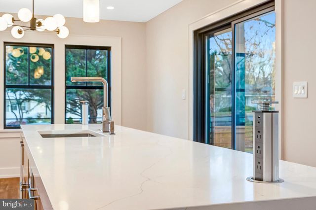 5921 CHESTERBROOK RD, Mclean, VA 22101