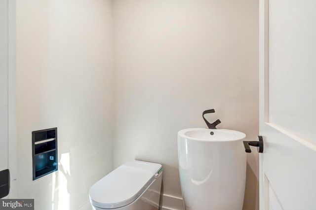 5921 CHESTERBROOK RD, Mclean, VA 22101