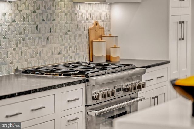 5921 CHESTERBROOK RD, Mclean, VA 22101