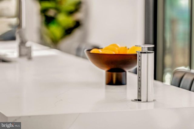 5921 CHESTERBROOK RD, Mclean, VA 22101