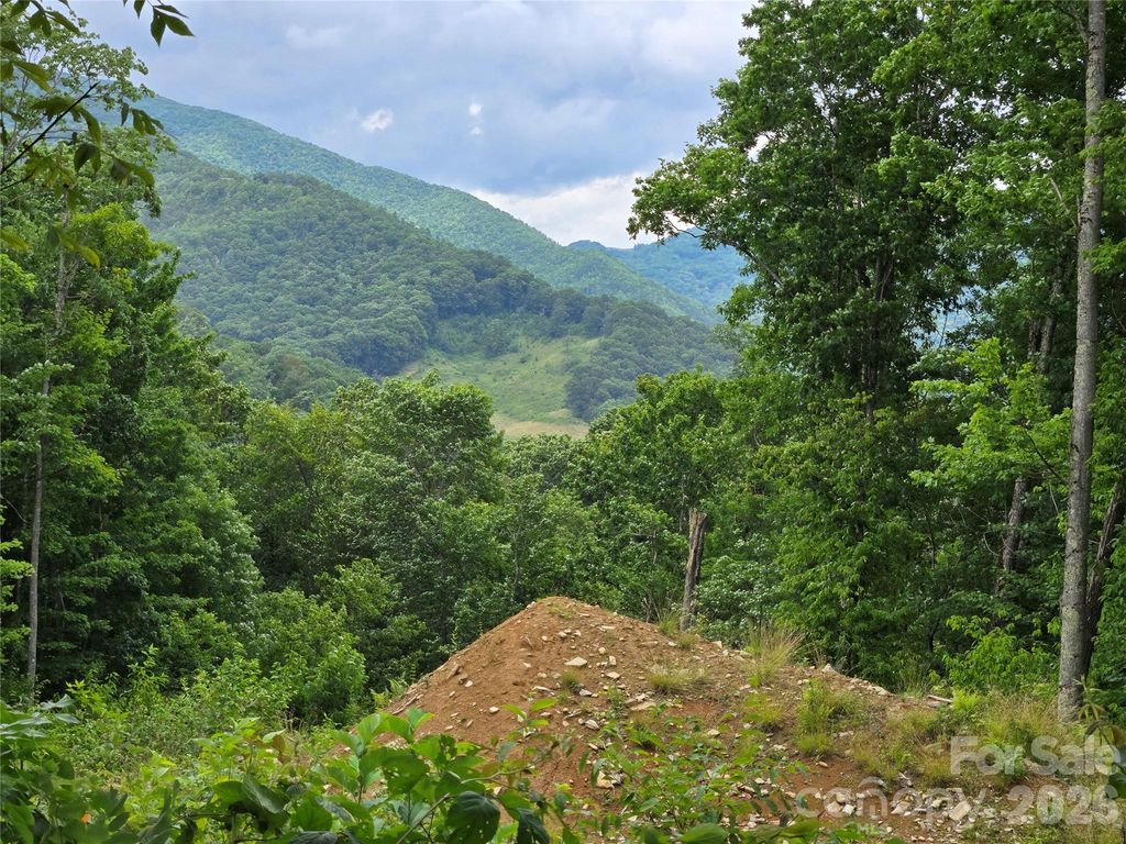 52 Lantern Ridge, Maggie Valley, NC 28751