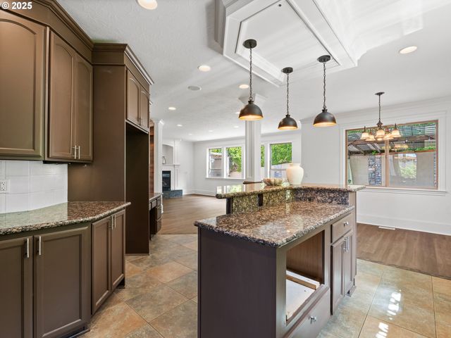 9540 Se SPYGLASS Dr, Happy Valley, OR 97086