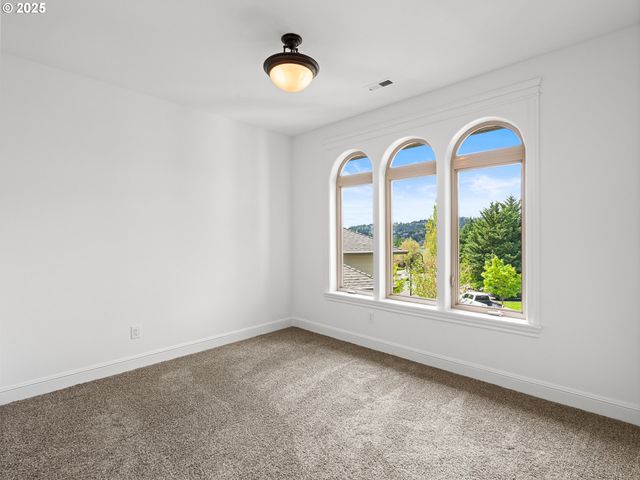 9540 Se SPYGLASS Dr, Happy Valley, OR 97086
