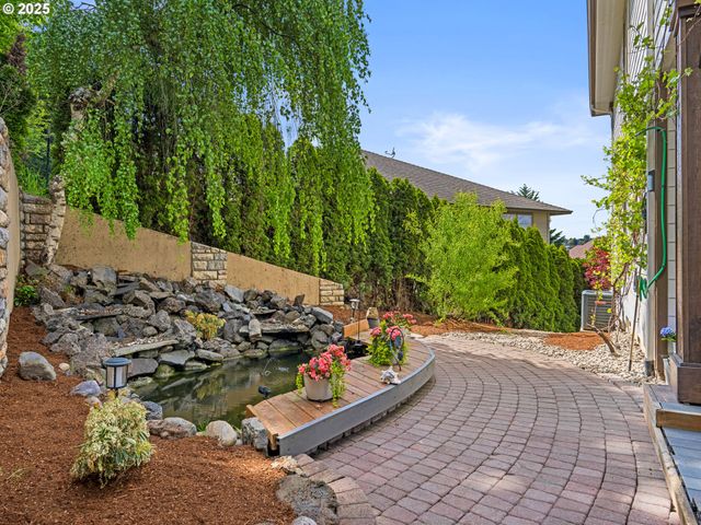 9540 Se SPYGLASS Dr, Happy Valley, OR 97086