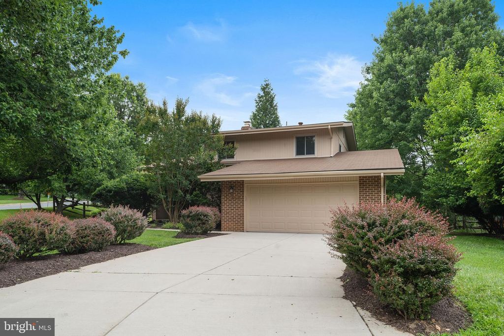 11141 BROAD GREEN DR, Potomac, MD 20854