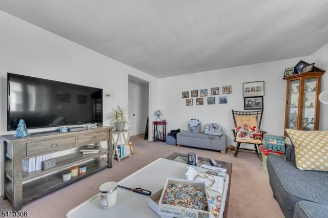 648 Milton Ave, Lyndhurst Twp., NJ 07071