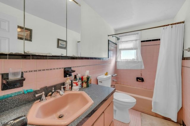 648 Milton Ave, Lyndhurst Twp., NJ 07071