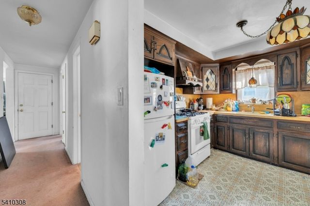 648 Milton Ave, Lyndhurst Twp., NJ 07071