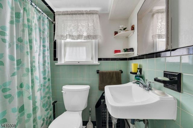 648 Milton Ave, Lyndhurst Twp., NJ 07071