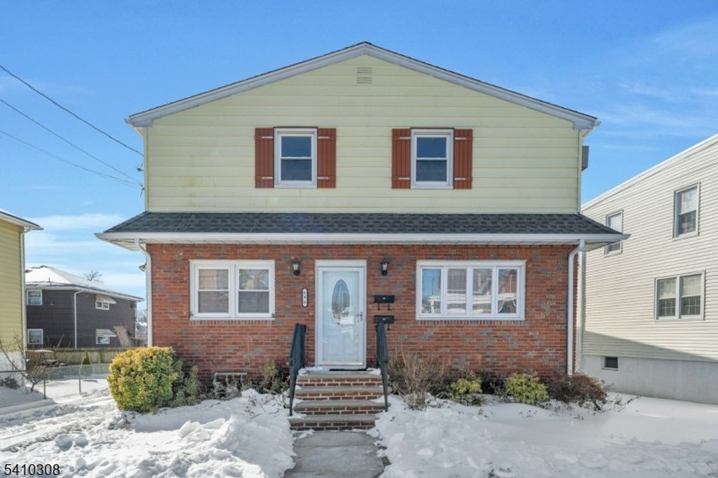 648 Milton Ave, Lyndhurst Twp., NJ 07071