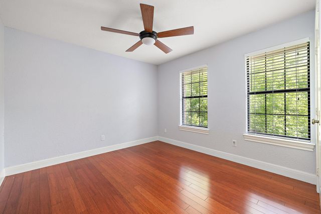 10 Oak VW, Round Rock, TX 78664