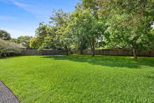 10 Oak VW, Round Rock, TX 78664