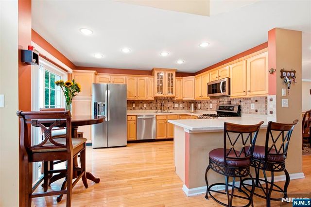 16 Magnolia Way, North Haledon, NJ 07508