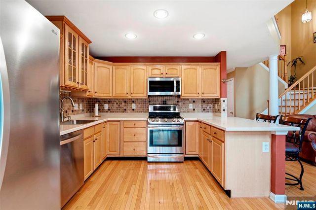 16 Magnolia Way, North Haledon, NJ 07508