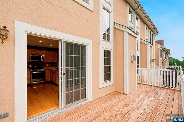16 Magnolia Way, North Haledon, NJ 07508