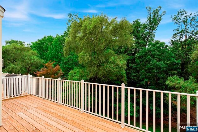 16 Magnolia Way, North Haledon, NJ 07508