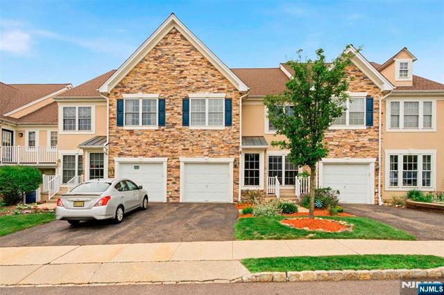 16 Magnolia Way, North Haledon, NJ 07508