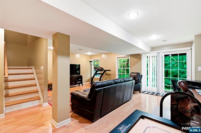 16 Magnolia Way, North Haledon, NJ 07508