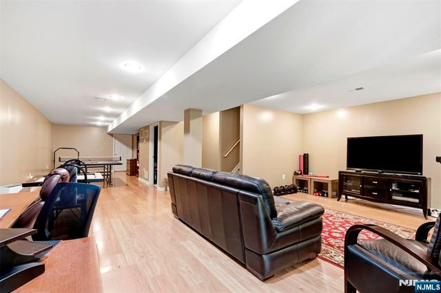 16 Magnolia Way, North Haledon, NJ 07508