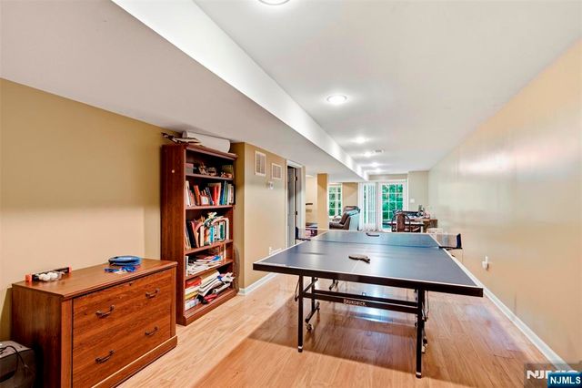 16 Magnolia Way, North Haledon, NJ 07508