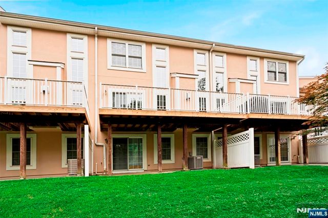 16 Magnolia Way, North Haledon, NJ 07508