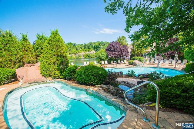 16 Magnolia Way, North Haledon, NJ 07508