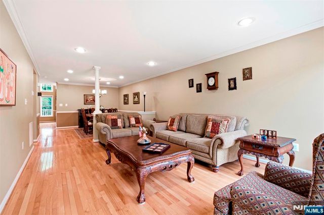 16 Magnolia Way, North Haledon, NJ 07508