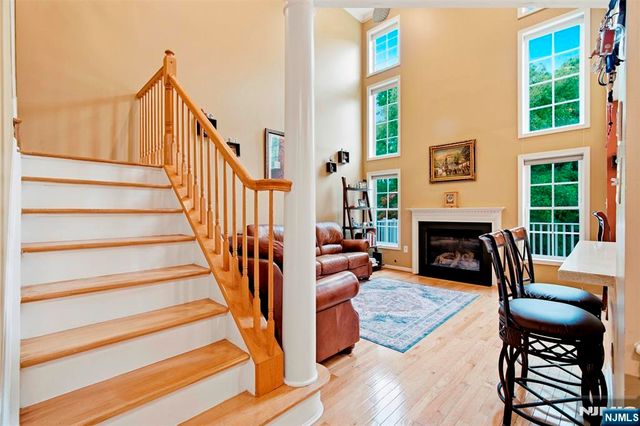 16 Magnolia Way, North Haledon, NJ 07508
