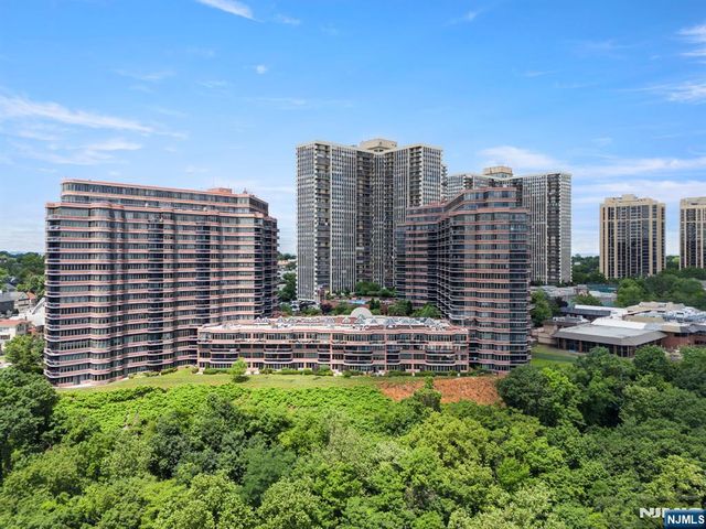 100 Carlyle Drive 14G-NORTH, Cliffside Park, NJ 07010