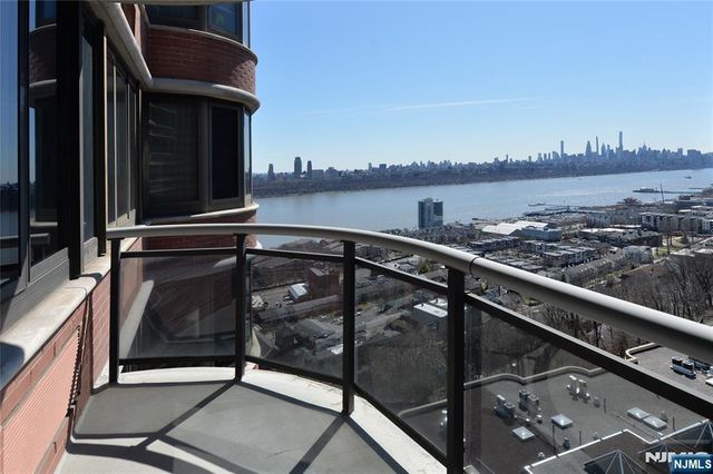 100 Carlyle Drive 14G-NORTH, Cliffside Park, NJ 07010