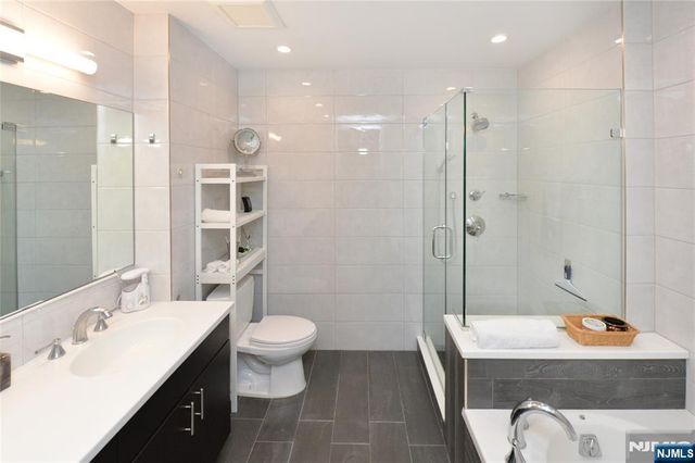 100 Carlyle Drive 14G-NORTH, Cliffside Park, NJ 07010
