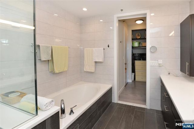 100 Carlyle Drive 14G-NORTH, Cliffside Park, NJ 07010