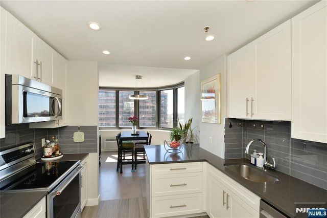 100 Carlyle Drive 14G-NORTH, Cliffside Park, NJ 07010