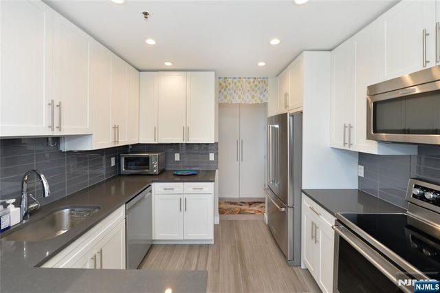 100 Carlyle Drive 14G-NORTH, Cliffside Park, NJ 07010