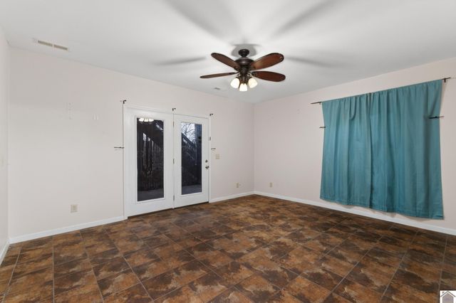 434 Bayshore Drive, Cadiz, KY 42211