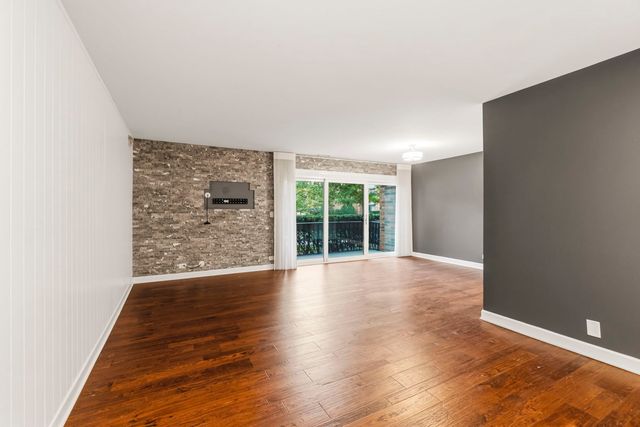 101 Lake Hinsdale Drive 108, Willowbrook, IL 60527