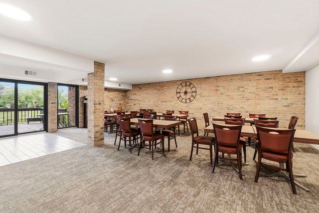 101 Lake Hinsdale Drive 108, Willowbrook, IL 60527