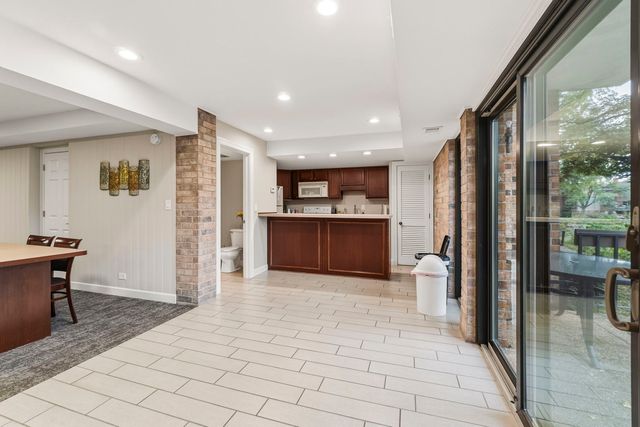 101 Lake Hinsdale Drive 108, Willowbrook, IL 60527