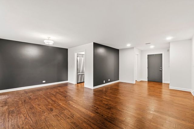 101 Lake Hinsdale Drive 108, Willowbrook, IL 60527