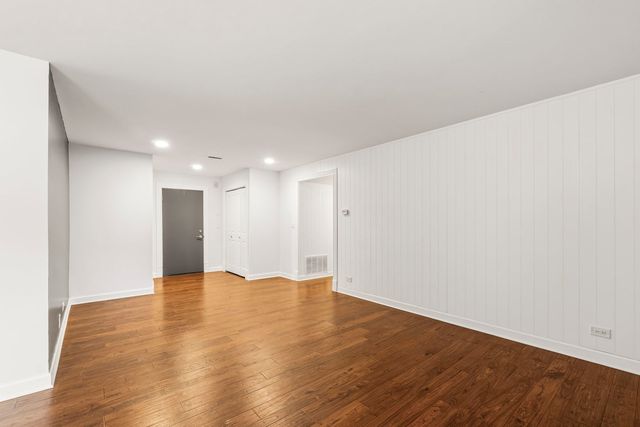 101 Lake Hinsdale Drive 108, Willowbrook, IL 60527