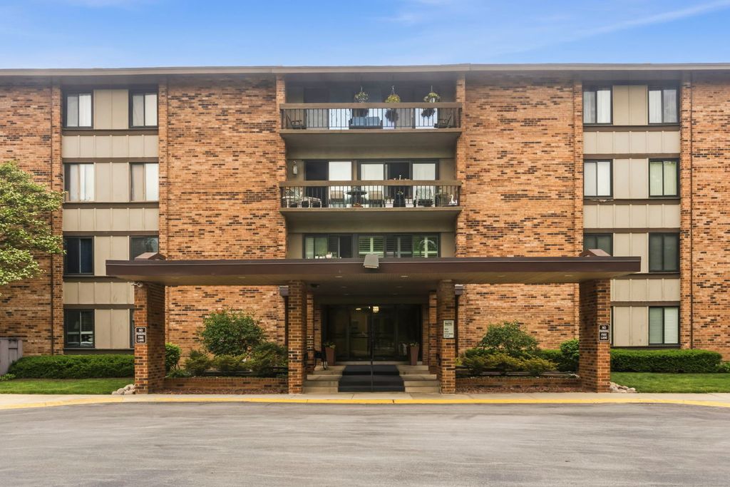 101 Lake Hinsdale Drive 108, Willowbrook, IL 60527